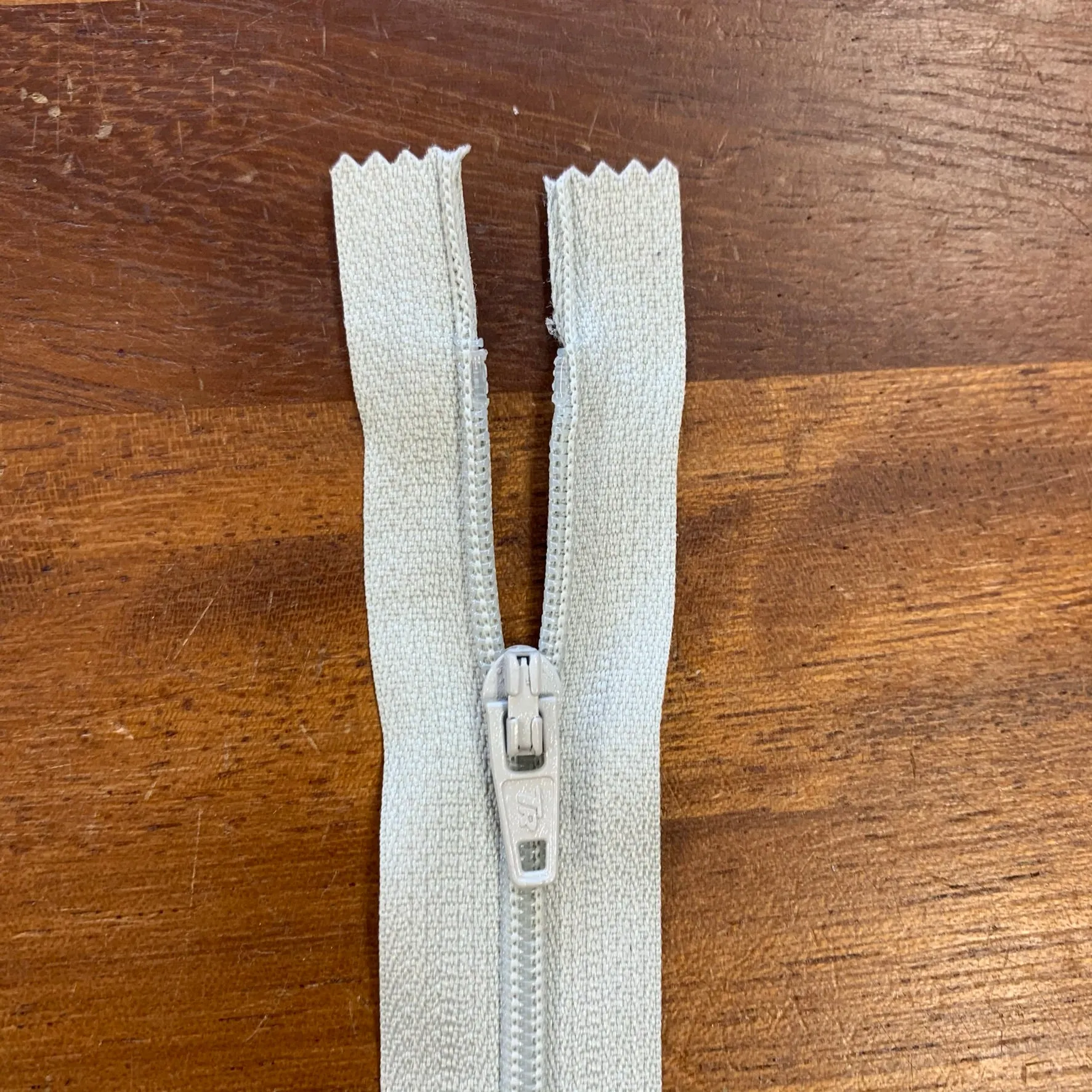 18" / 45cm Nylon Zip  - Select Colour New